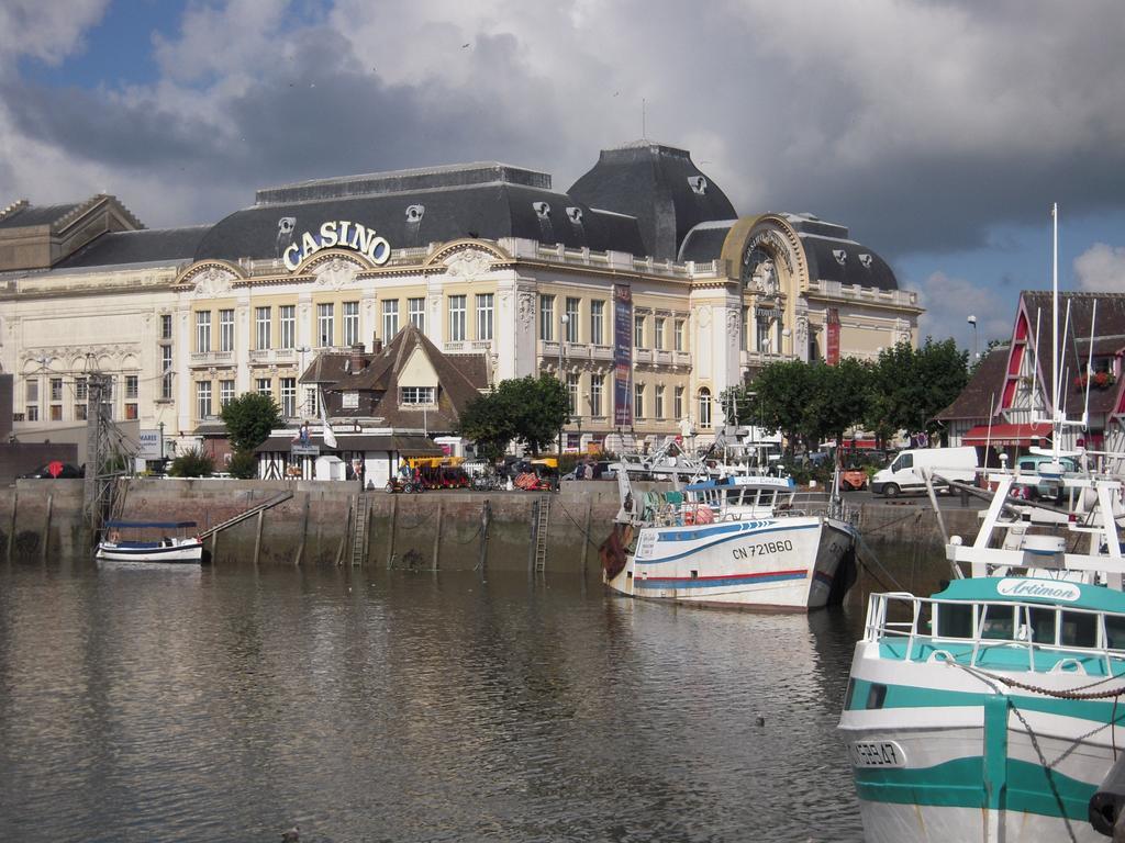 Les Studios Saint Germain Trouville-sur-Mer Bagian luar foto
